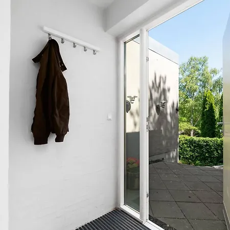 Villa A Cosy Modern House By The Woods And