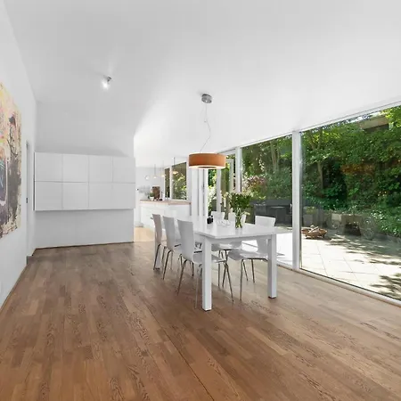 A Cosy Modern House By The Woods And Villa *