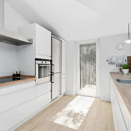 A Cosy Modern House By The Woods And Villa Egå