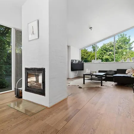 Villa A Cosy Modern House By The Woods And Ega