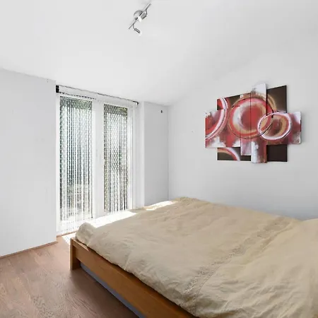 Villa A Cosy Modern House By The Woods And